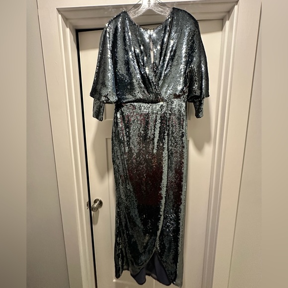 Aidan Mattox Sequin Gown - Size 4 - EUC - Picture 9 of 11